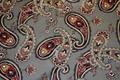 “Fed” viskosesatin med print - Paisley - 215 g/m - Forårsgrøn mm.