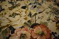 Ekstra bred bomuld med struktur og blomsterprint - Beige bund